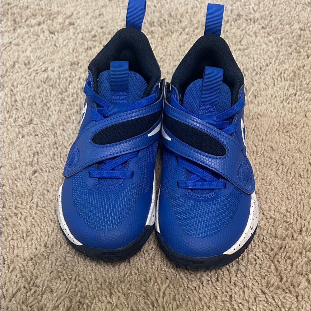 Nike Team Hustle D11 Basketball Shoes